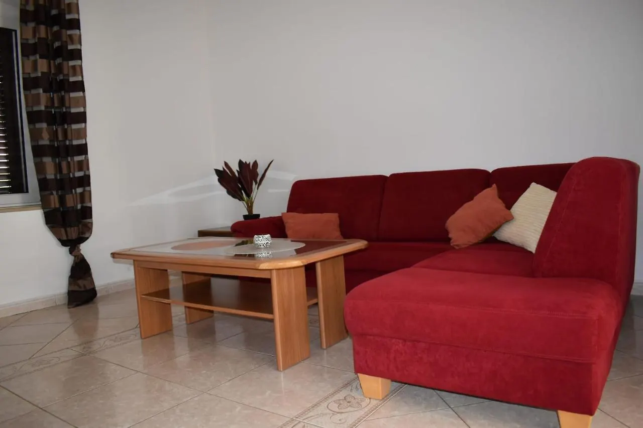 Pet Friendly Apartment Murvi 50 Novigrad