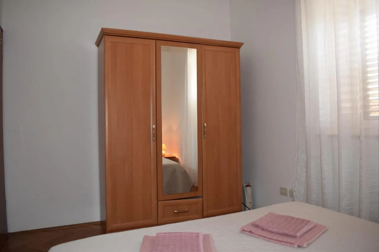 Pet Friendly Apartment Murvi 50 Novigrad  Novigrad (Istria)